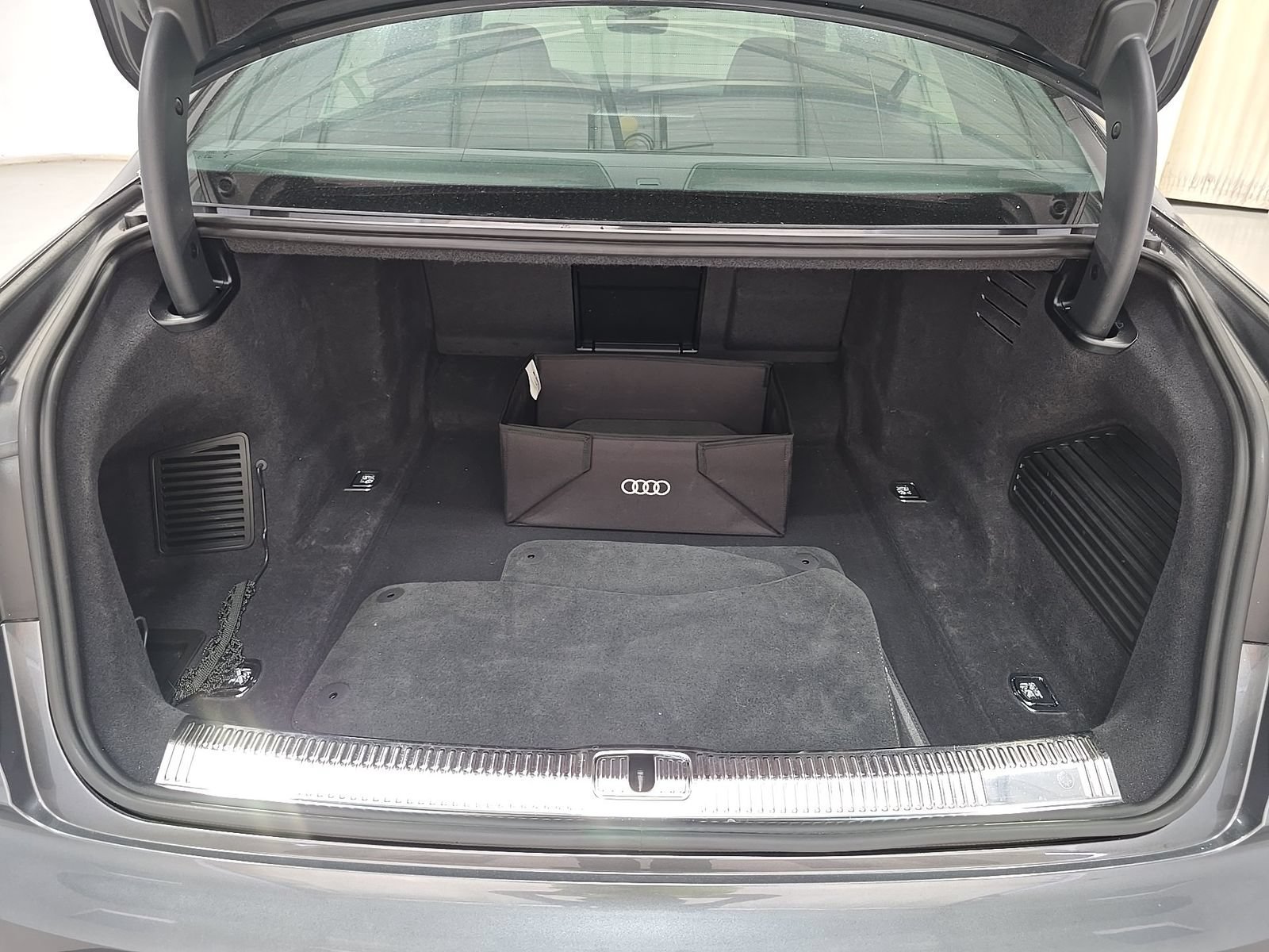 Used 2023 Audi S8 AWD/4WD image 15
