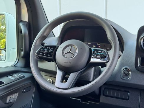 Used 2024 Mercedes-Benz Sprinter 2500 image 19