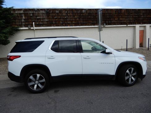 Used 2020 Chevrolet Traverse LT w/ LT Premium Package AWD/4WD image 4