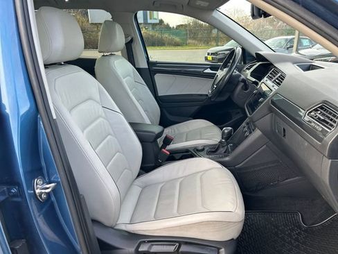 Used 2019 Volkswagen Tiguan SEL Premium image 12