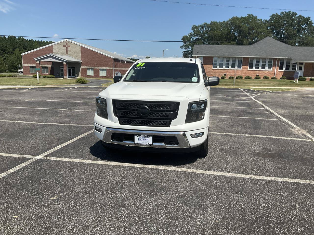 Used 2021 Nissan Titan SV AWD/4WD image 16