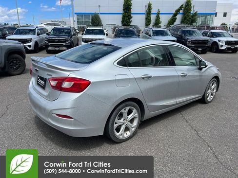 Used 2018 Chevrolet Cruze Premier w/ Enhanced Convenience Package FWD image 21