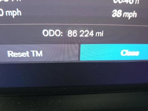 Used 2023 Volvo XC40 B4 Ultimate image 7