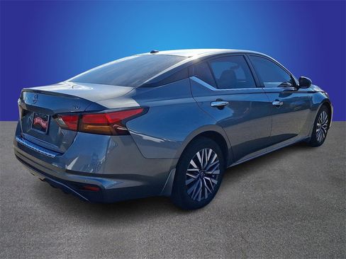 Used 2023 Nissan Altima 2.5 SV image 4