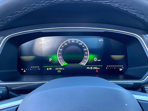 Used 2024 Volkswagen Tiguan Wolfsburg Edition image 22