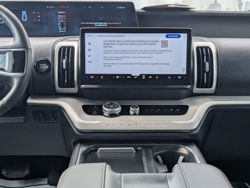 Used 2025 Ford Expedition Active RWD image 23
