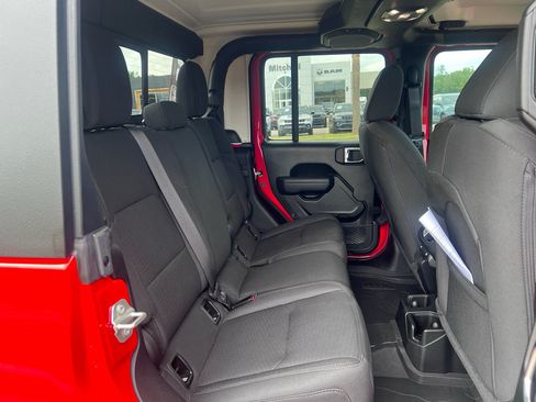 Used 2023 Jeep Gladiator Mojave AWD/4WD image 11