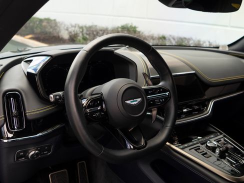 Used 2025 Aston Martin DBX 707 image 5