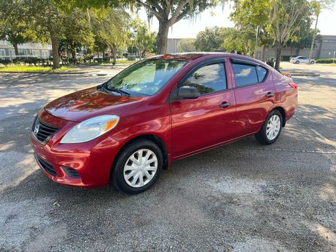 Used 2014 Nissan Versa S Plus FWD image 2