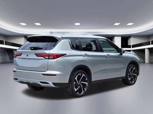 Used 2024 Mitsubishi Outlander SE FWD image 6