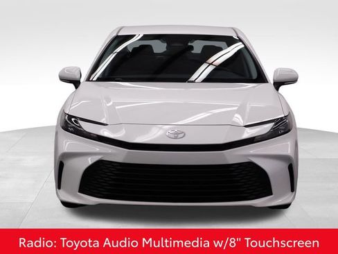 Used 2025 Toyota Camry LE image 3