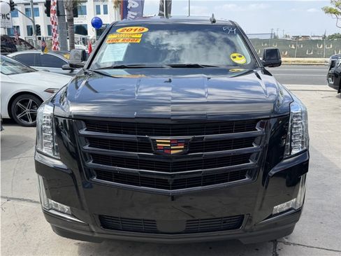 Used 2019 Cadillac Escalade ESV Premium Luxury RWD image 2