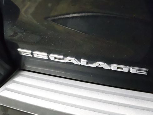 Used 2016 Cadillac Escalade Platinum AWD/4WD image 16