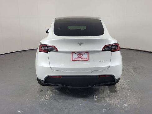 Used 2024 Tesla Model Y Long Range AWD/4WD image 5