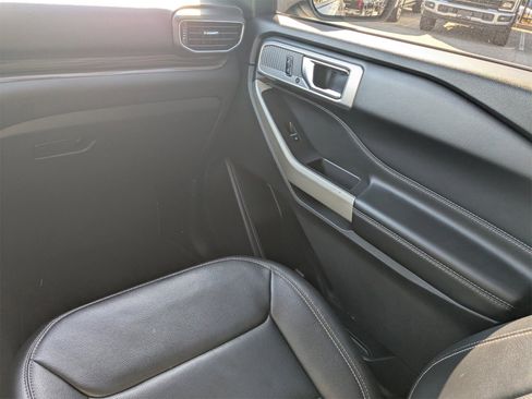 Used 2022 Ford Explorer Limited image 19