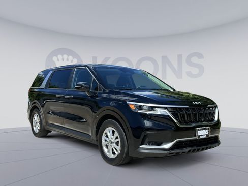 Used 2024 Kia Carnival LX FWD image 18