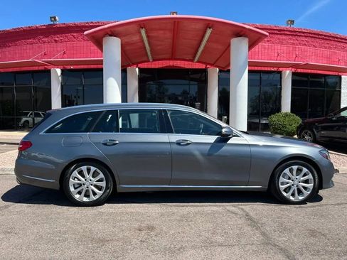 Used 2017 Mercedes-Benz E 400 4MATIC Wagon image 4