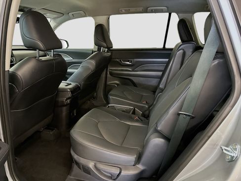 Used 2025 Toyota Grand Highlander XLE image 29