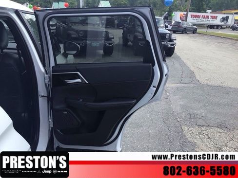 Used 2025 Mitsubishi Outlander AWD image 24