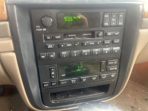 Used 2002 Lincoln Continental FWD image 38