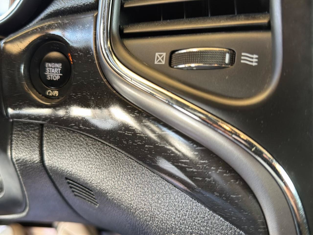 Used 2018 Jeep Grand Cherokee Laredo AWD/4WD image 27