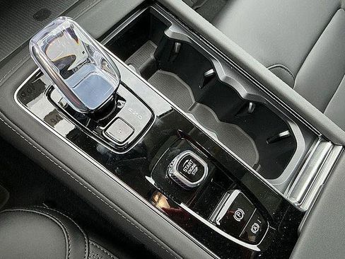 New 2026 Volvo XC90 T8 Plus w/ Protection Package Premier AWD/4WD image 18