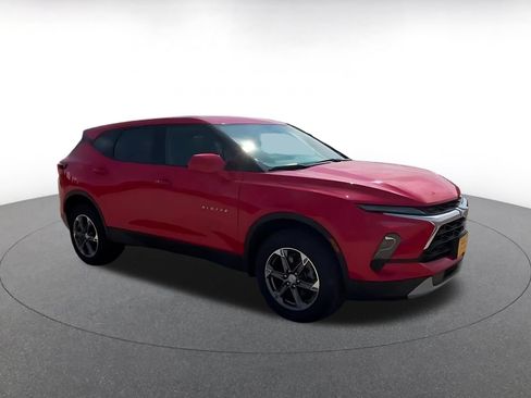 Used 2025 Chevrolet Blazer LT FWD image 2