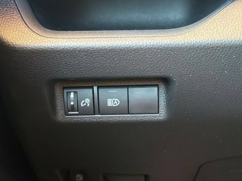 Used 2025 Toyota RAV4 XLE AWD/4WD image 31