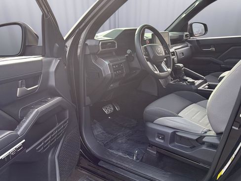 Used 2024 Toyota Tacoma TRD Sport image 2