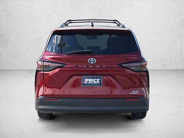 Used 2023 Toyota Sienna XLE FWD image 6