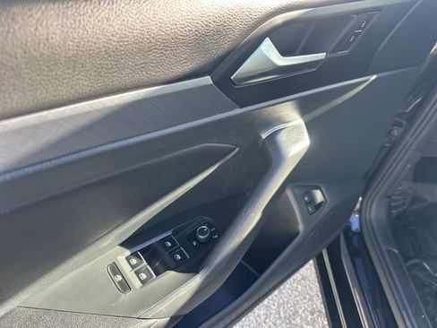 Used 2024 Volkswagen Jetta SE image 15