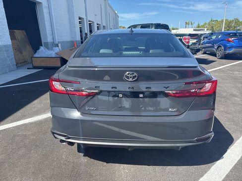 Used 2025 Toyota Camry SE w/ Convenience Package FWD image 5