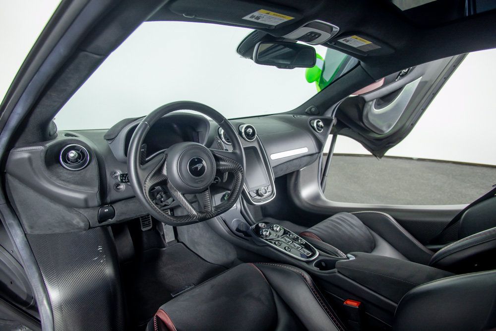 Used 2020 McLaren GT RWD image 3