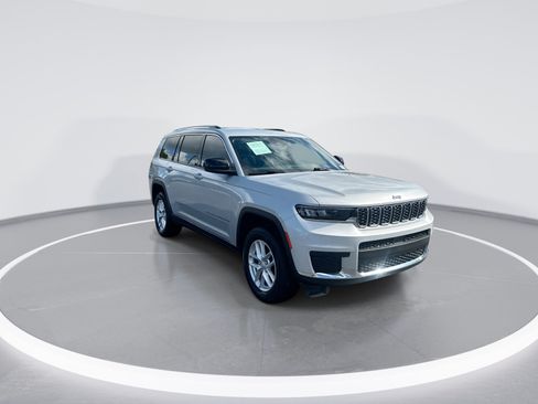 Used 2023 Jeep Grand Cherokee L Laredo w/ Luxury Tech Group I AWD/4WD image 2