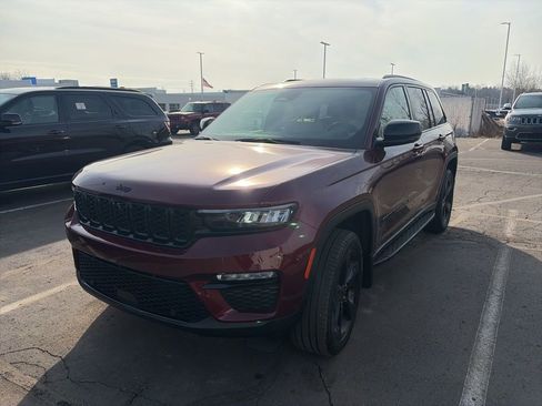 Used 2024 Jeep Grand Cherokee Limited w/ Luxury Tech Group II image 1