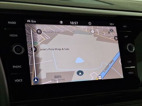 Used 2022 Volkswagen Taos SEL image 3