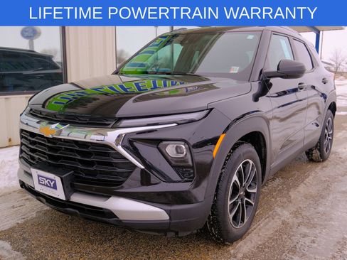 Used 2025 Chevrolet TrailBlazer LT image 1