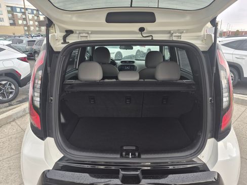 Used 2016 Kia Soul + FWD image 26
