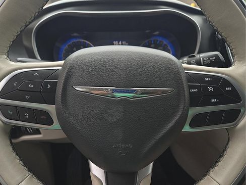Used 2020 Chrysler Pacifica Limited FWD image 20
