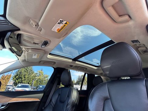 Used 2019 Volvo XC90 T8 Inscription w/ Luxury Package AWD/4WD image 17