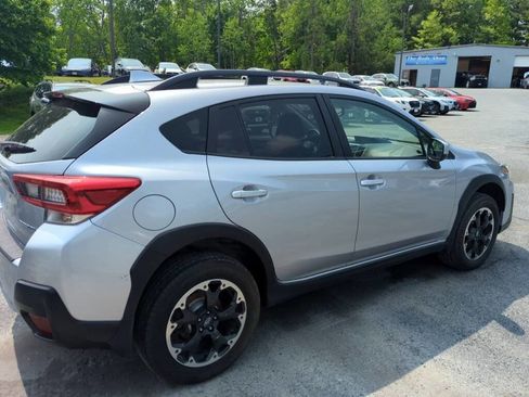 Used 2021 Subaru Crosstrek 2.0i Premium image 3