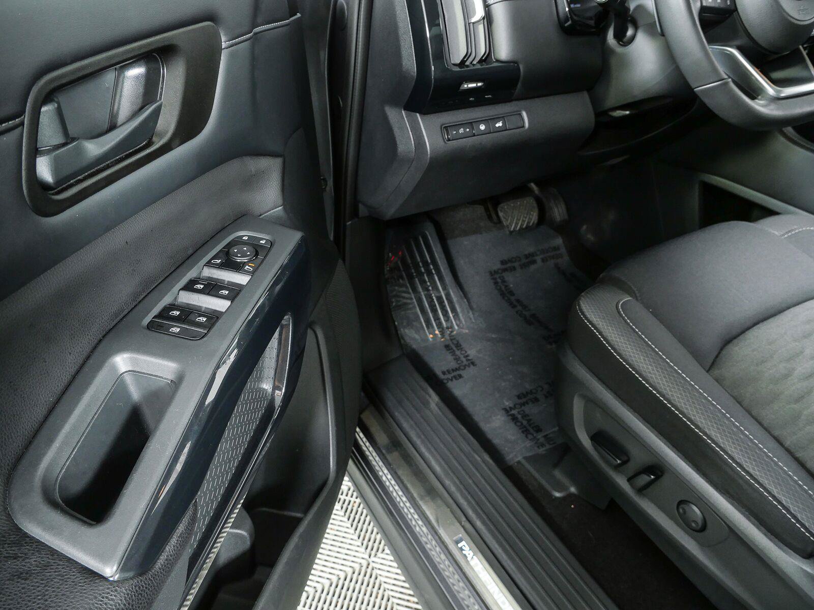 Used 2023 Nissan Pathfinder SV w/ SV Premium Package FWD image 7