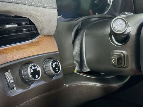 Used 2017 Cadillac Escalade Premium Luxury image 10