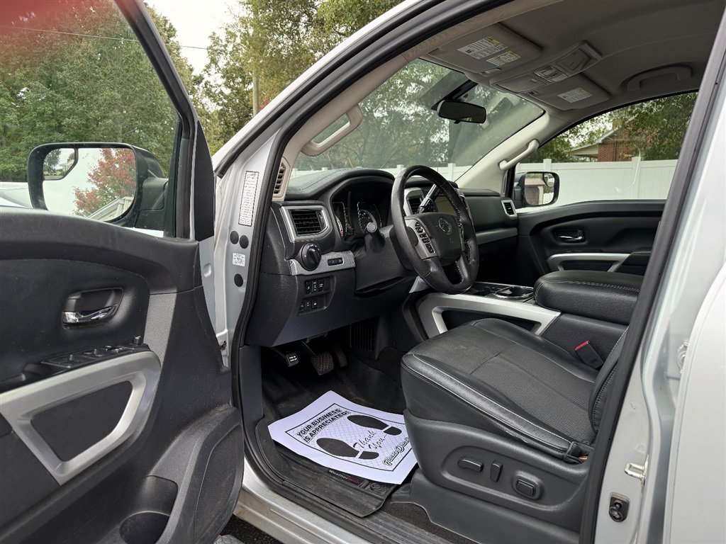 Used 2019 Nissan Titan PRO-4X AWD/4WD image 10