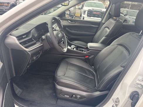 Used 2022 Jeep Grand Cherokee Limited 4xe w/ MOPAR Finishing Package image 17