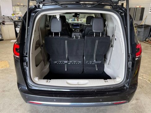 Certified 2023 Chrysler Pacifica Touring-L AWD/4WD image 27