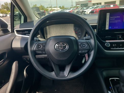Used 2025 Toyota Corolla LE FWD image 16