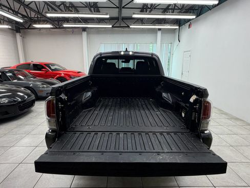 Used 2020 Toyota Tacoma TRD Sport AWD/4WD image 17
