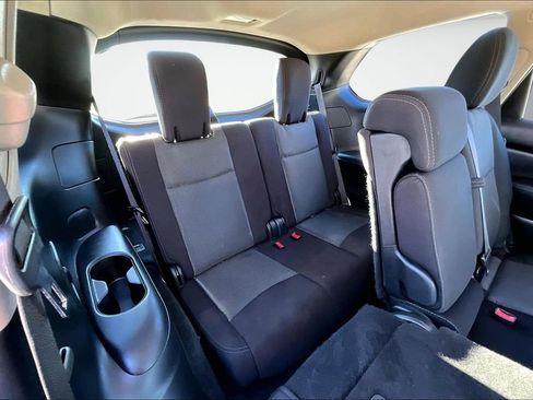 Used 2020 Nissan Pathfinder S image 25