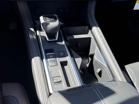New 2026 Nissan Pathfinder Platinum FWD image 17